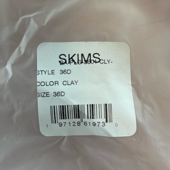 SKIMS nipple bra. Brand new with tags. - Picture 3 of 5